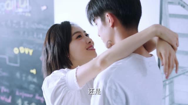 博主无视警告标识拍照，引导网友翻围栏，钧正平：“军事重地，禁止进入”并非儿戏！